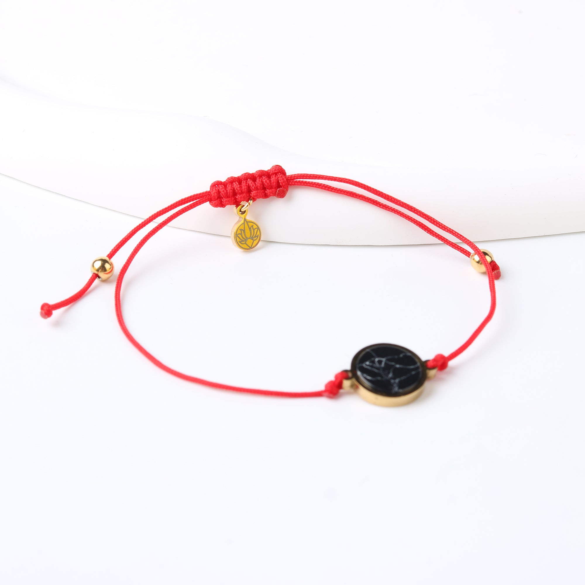 Obsidian, Red String bracleet