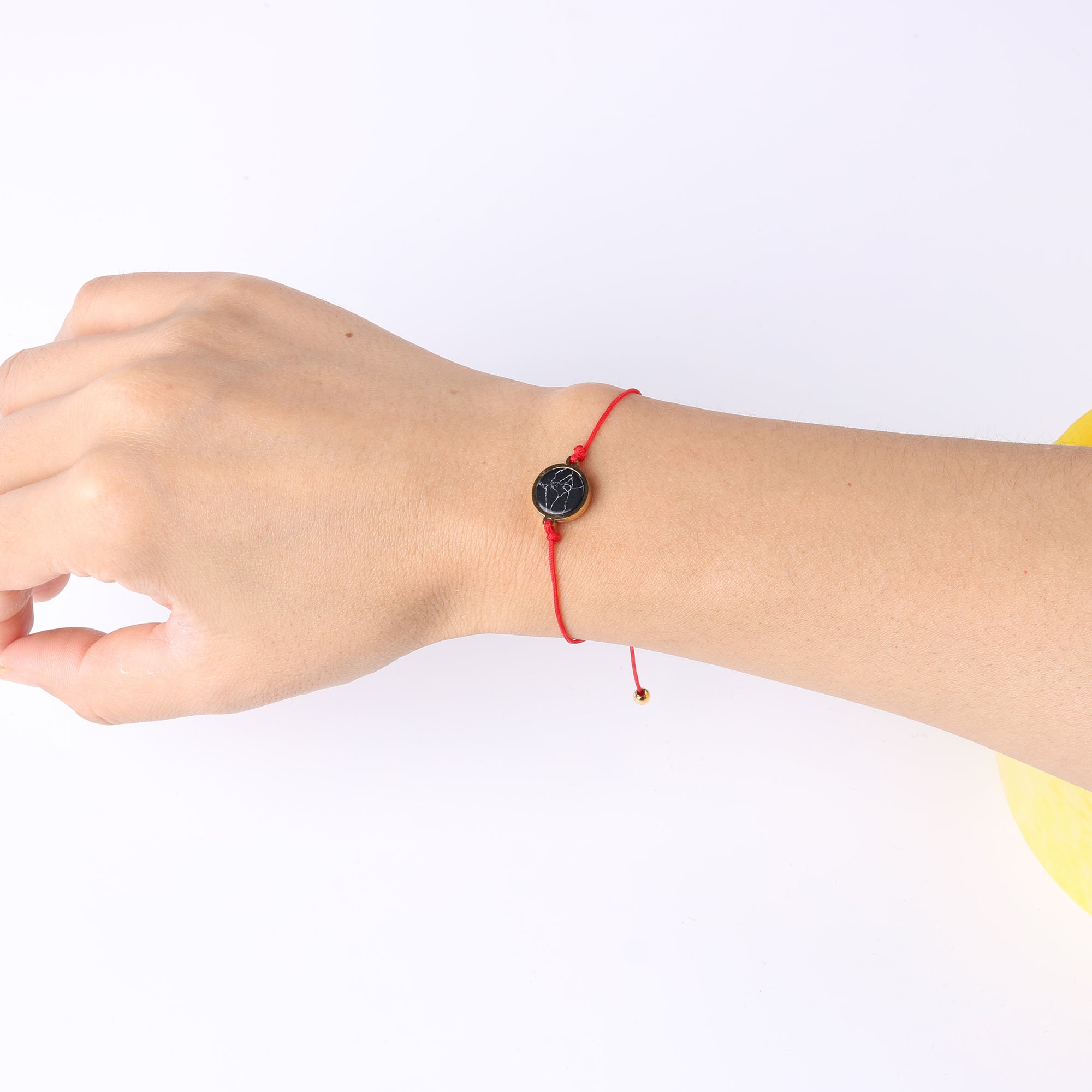 Obsidian, Red String bracleet