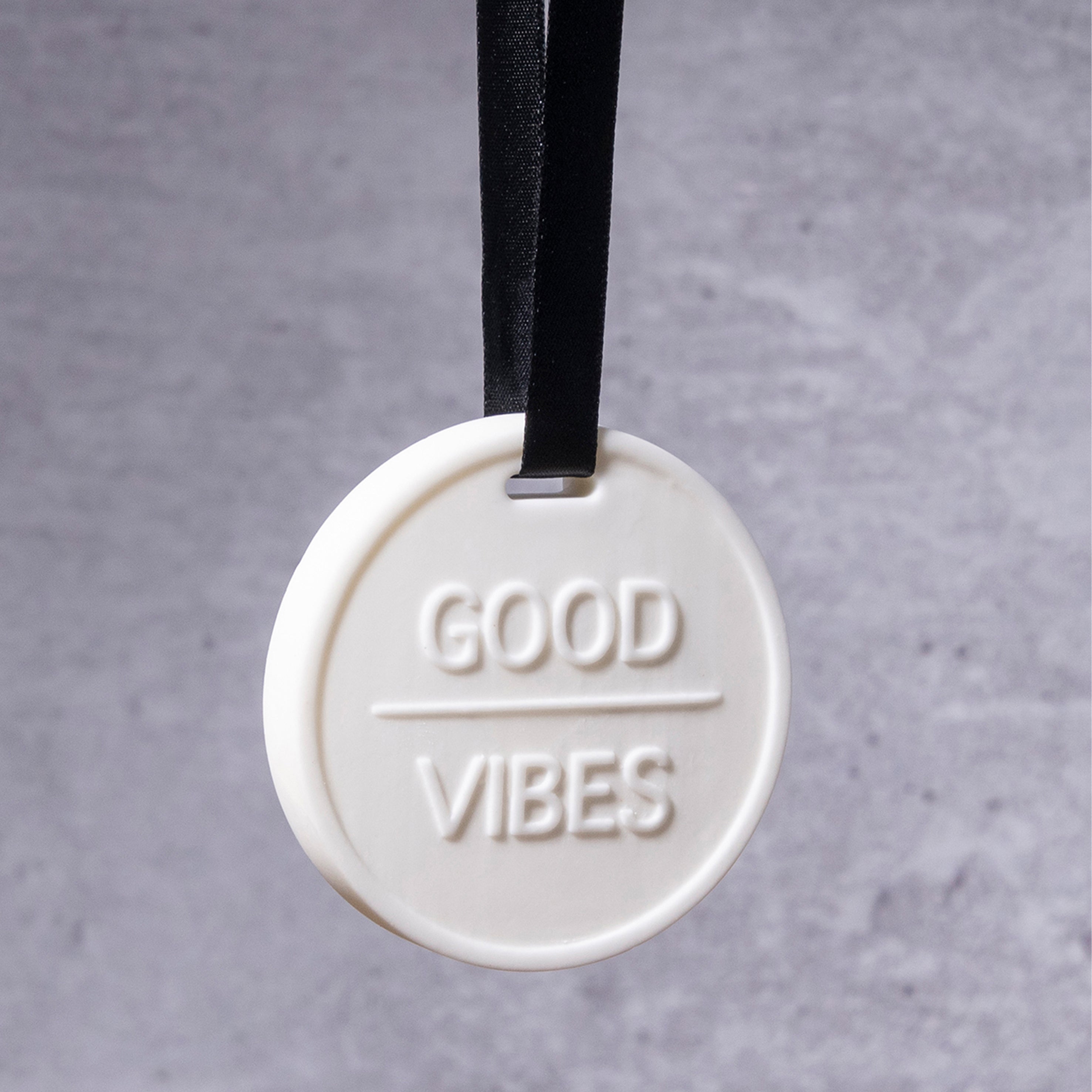 Scented Good Vibes Ornament Diffuses