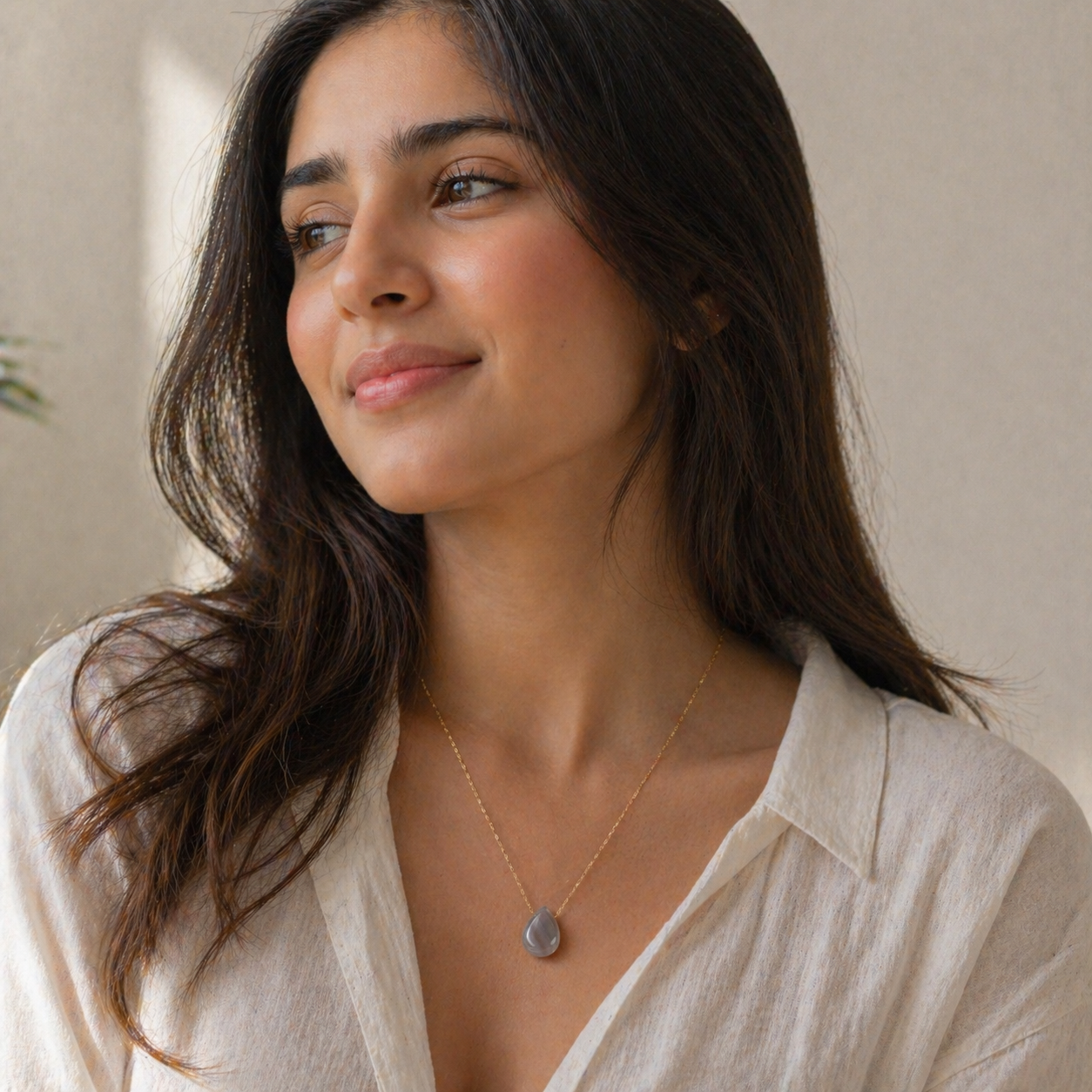 NATURAL LABRADORITE FLOATING STONE 18K GOLD PLATED CHAIN NECKLACE