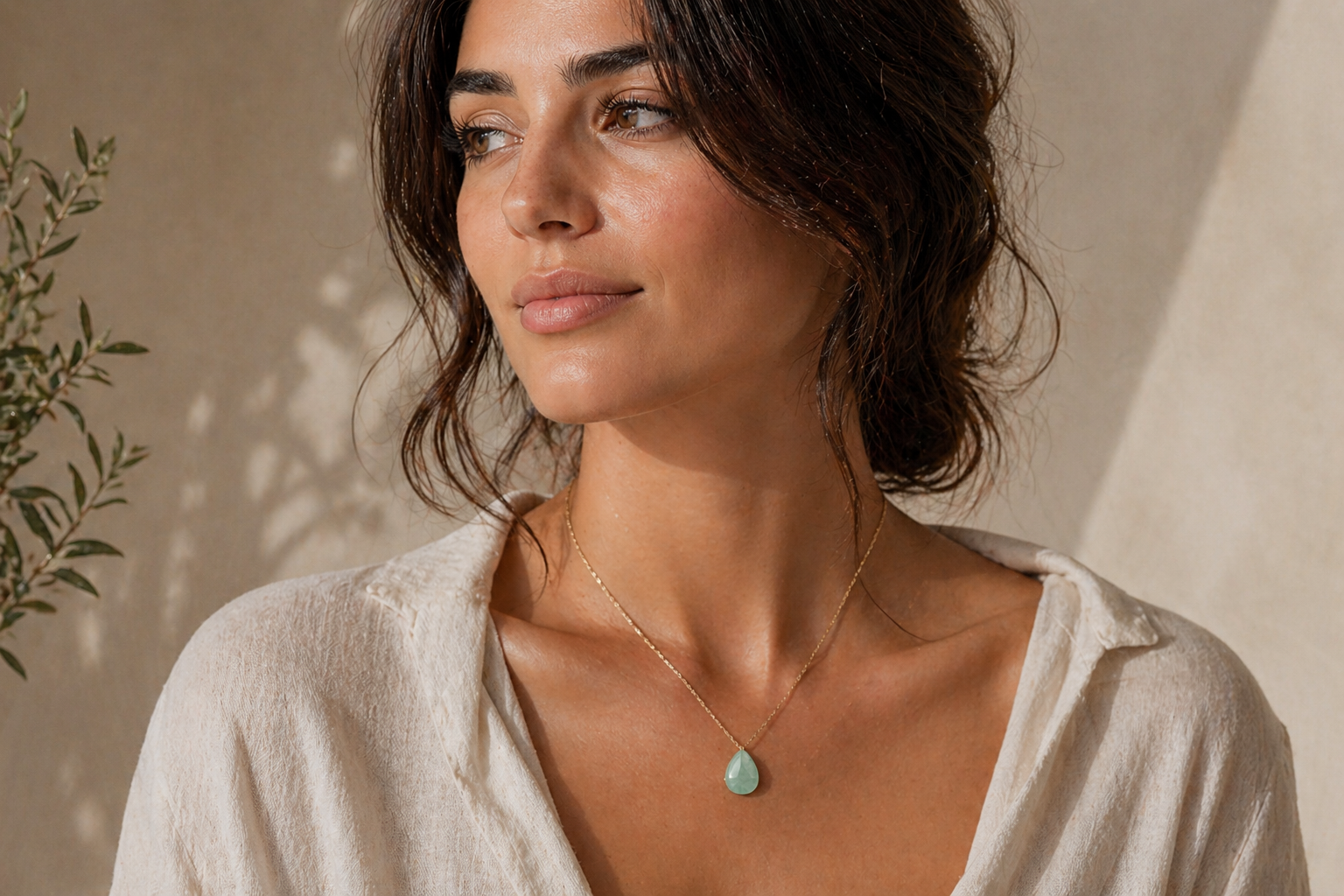 NATURAL JADE FLOATING STONE 18K GOLD PLATED CHAIN NECKLACE