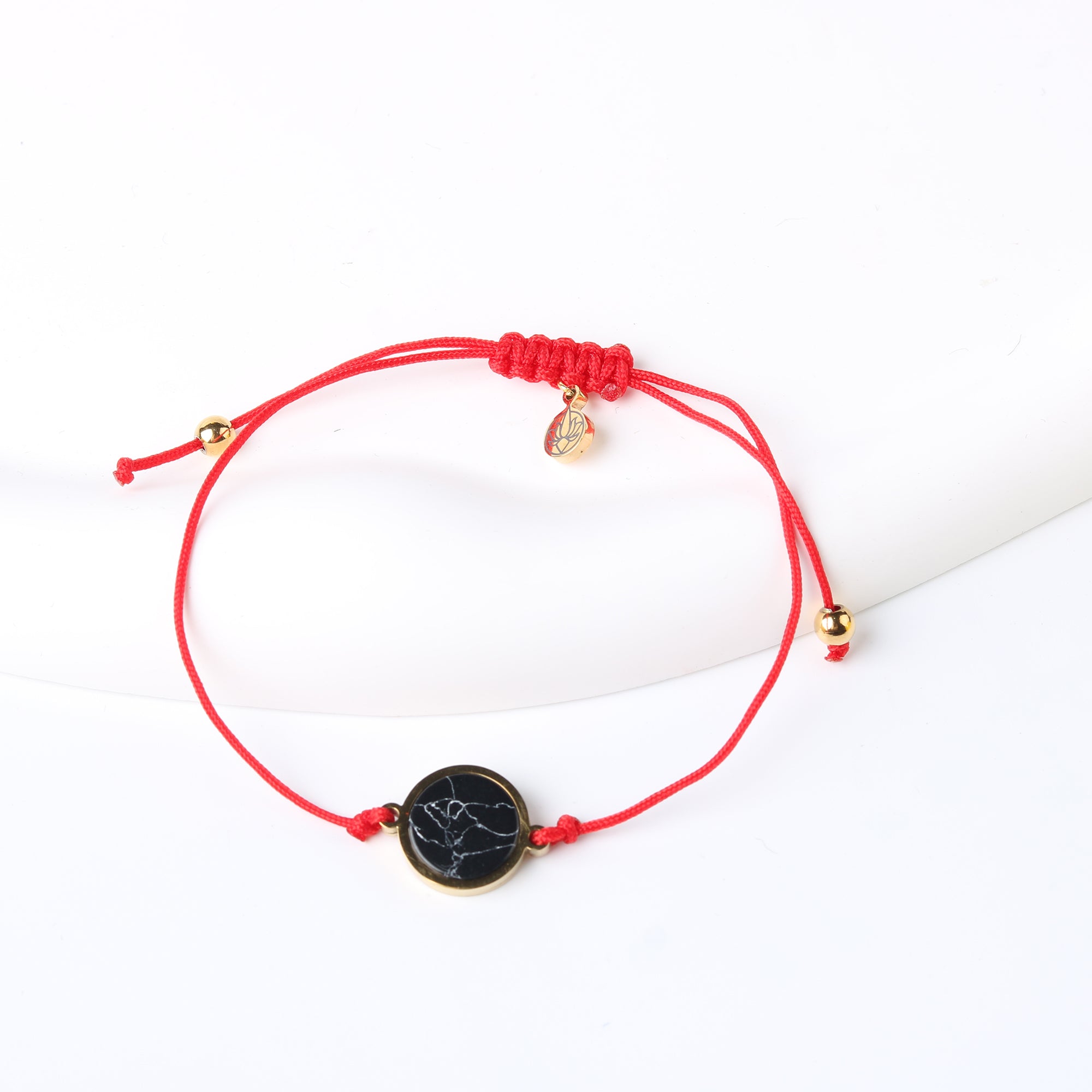 Obsidian, Red String bracleet