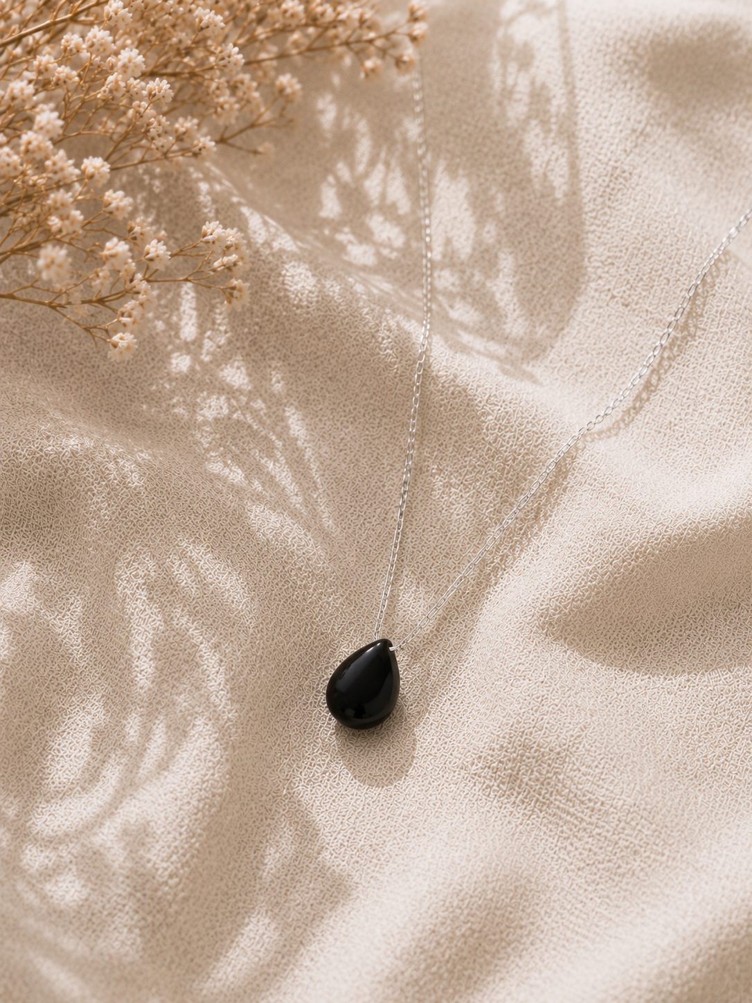 BLACK ONYX FLOATING STONE SILVER CHAIN NECKLACE
